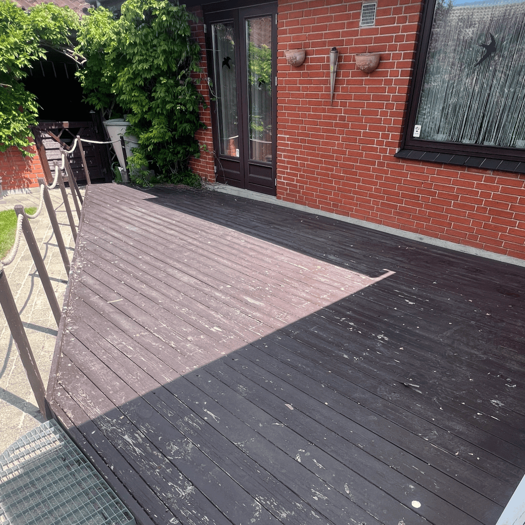 Før - Træterrasse i Stenløse, Egedal Kommune inden vi gik i gang Førbillede af maleropgave i Egedal Kommune. Slibning og maling af træterrasse – KASA Gruppens malerafdeling